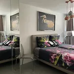 Luxurious 2 Bedroom Apartment Old City