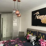Luxurious 2 Bedroom Apartment Old City