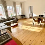 New Furnished, Exclusive Large Flat In City Center, 30Min To Airport