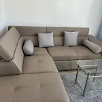 Zweizimmer-Apartment Mit Allen Einrichtungen In Einem Familienhaus - No Party - Near To S8 Station Line