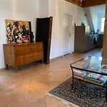 Helle Und Ruhige Dachgeschosswohnung