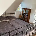 Helle Und Ruhige Dachgeschosswohnung
