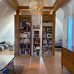 Helle Und Ruhige Dachgeschosswohnung