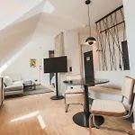 Bob W Munich Schwabing