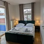 Munich Large Apartment 110 Qm, 3 Bedrooms And Very Central 1-12 Guests