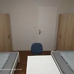 K3 Rg, Zentrale Lage, Schoene 2 Zimmer, Voll Ausgestattet!