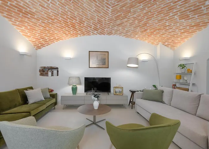 Exklusiv: Historisches Apartment Mit Deckengewoelbe