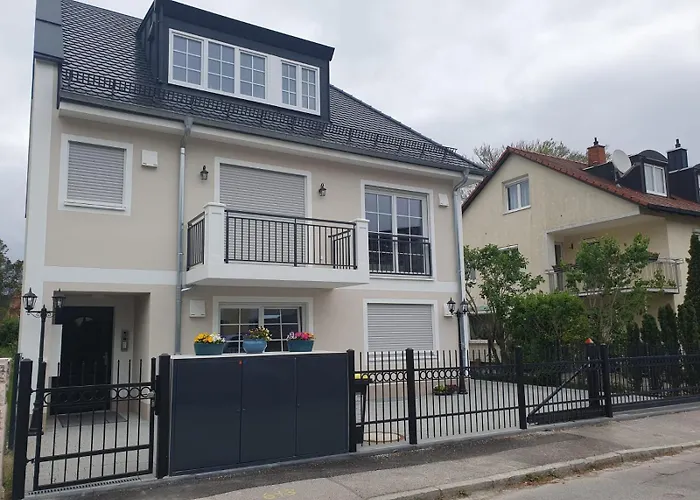 Helle 3 Zimmer Souterrainwohnung In Einem Neubau-Villa