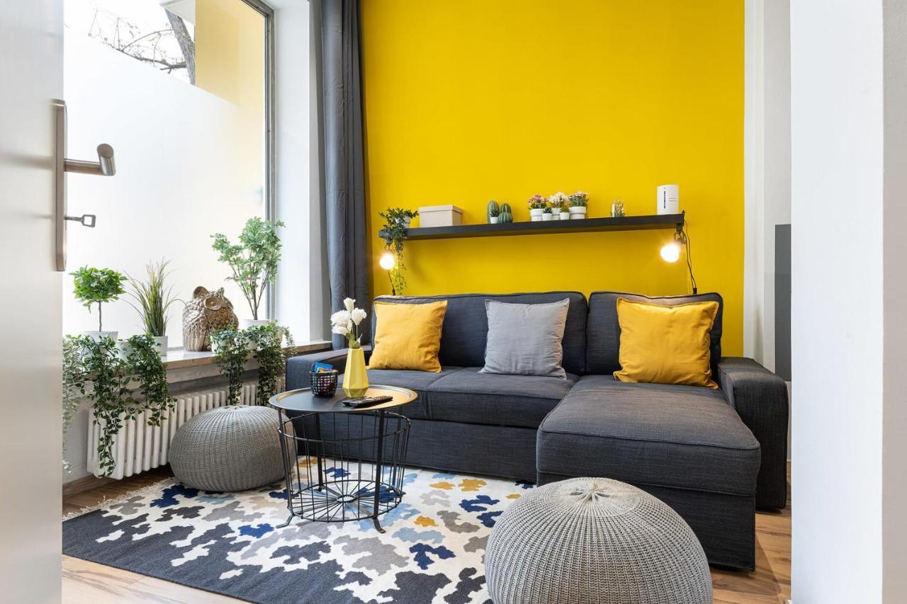 Big Central Near Rotkreuzplatz With 3 Bedroom For 12 Pax