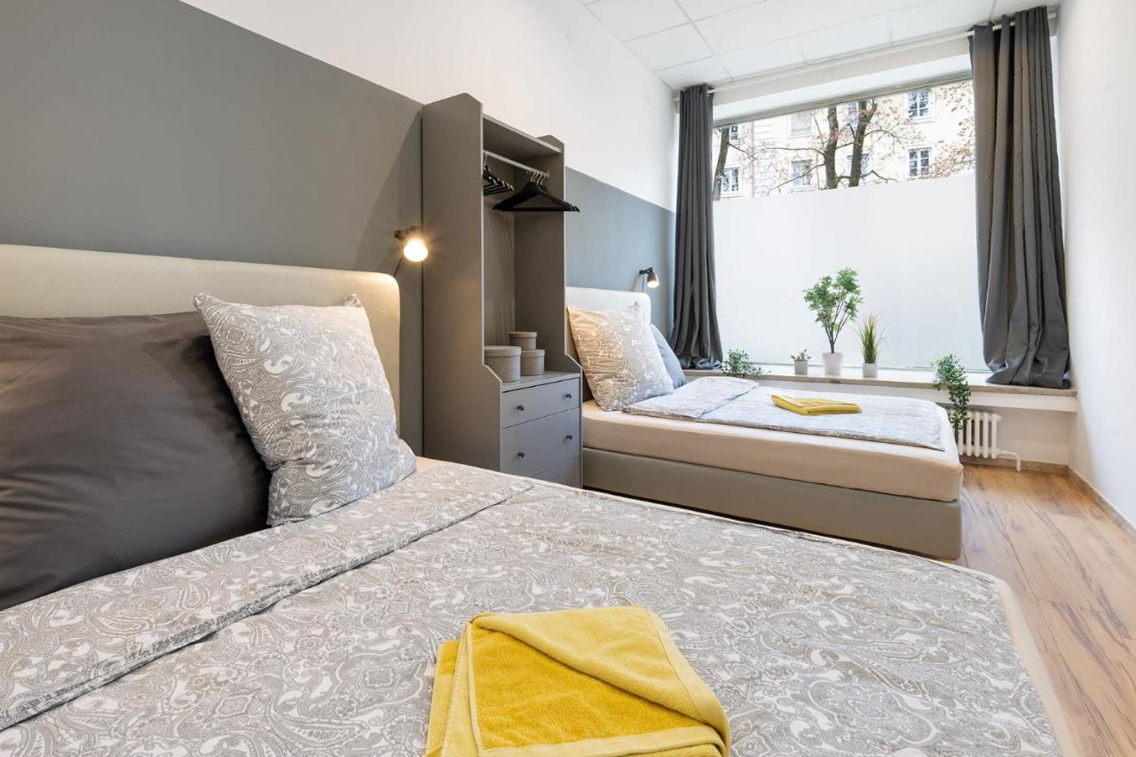 Big Central Near Rotkreuzplatz With 3 Bedroom For 12 Pax Apartment