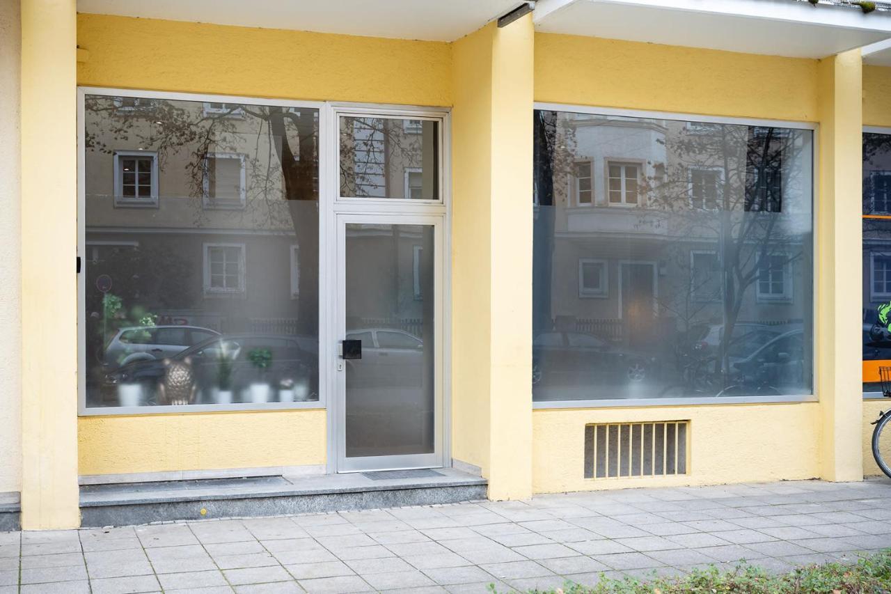 Big Central Near Rotkreuzplatz With 3 Bedroom For 12 Pax