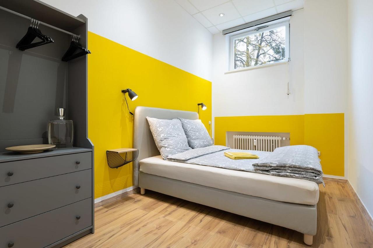 Apartment Big Central Near Rotkreuzplatz With 3 Bedroom For 12 Pax *