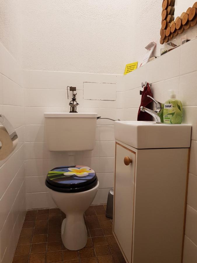 Ruhiges Doppelzimmer In Privatwohnung An Der U-bahn, Geteiltes Bad, Eigenes Wc Munich