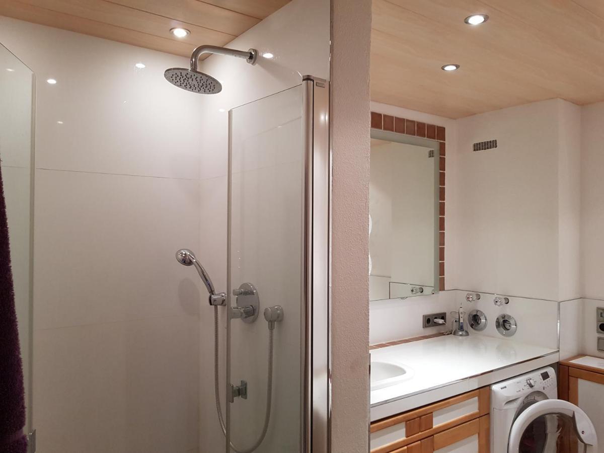 Homestay Ruhiges Doppelzimmer In Privatwohnung An Der U-bahn, Geteiltes Bad, Eigenes Wc
