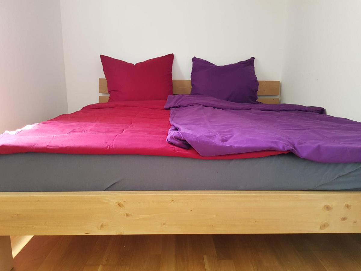 Ruhiges Doppelzimmer In Privatwohnung An Der U-bahn, Geteiltes Bad, Eigenes Wc * Munich