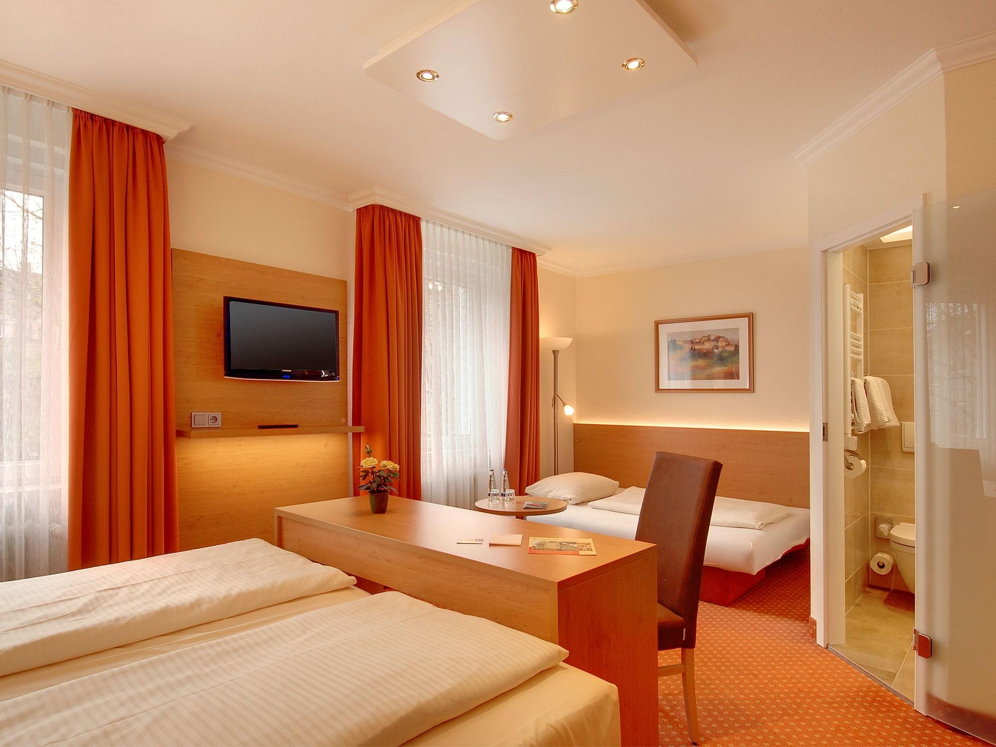 Hotel Kriemhild Am Hirschgarten 3*