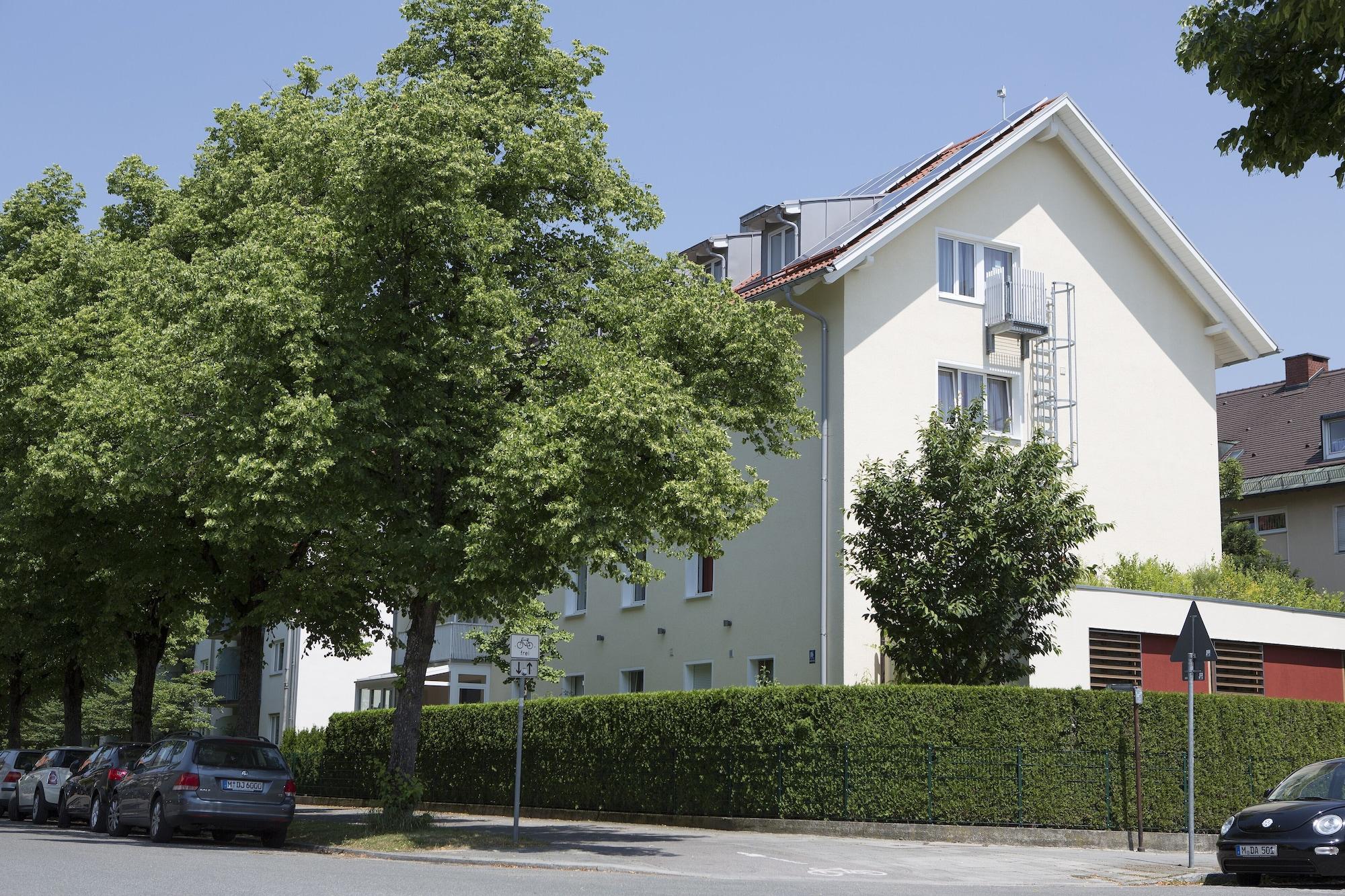 Kriemhild Am Hirschgarten Hotel 3*