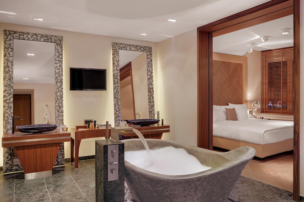 Hotel Yours Truly