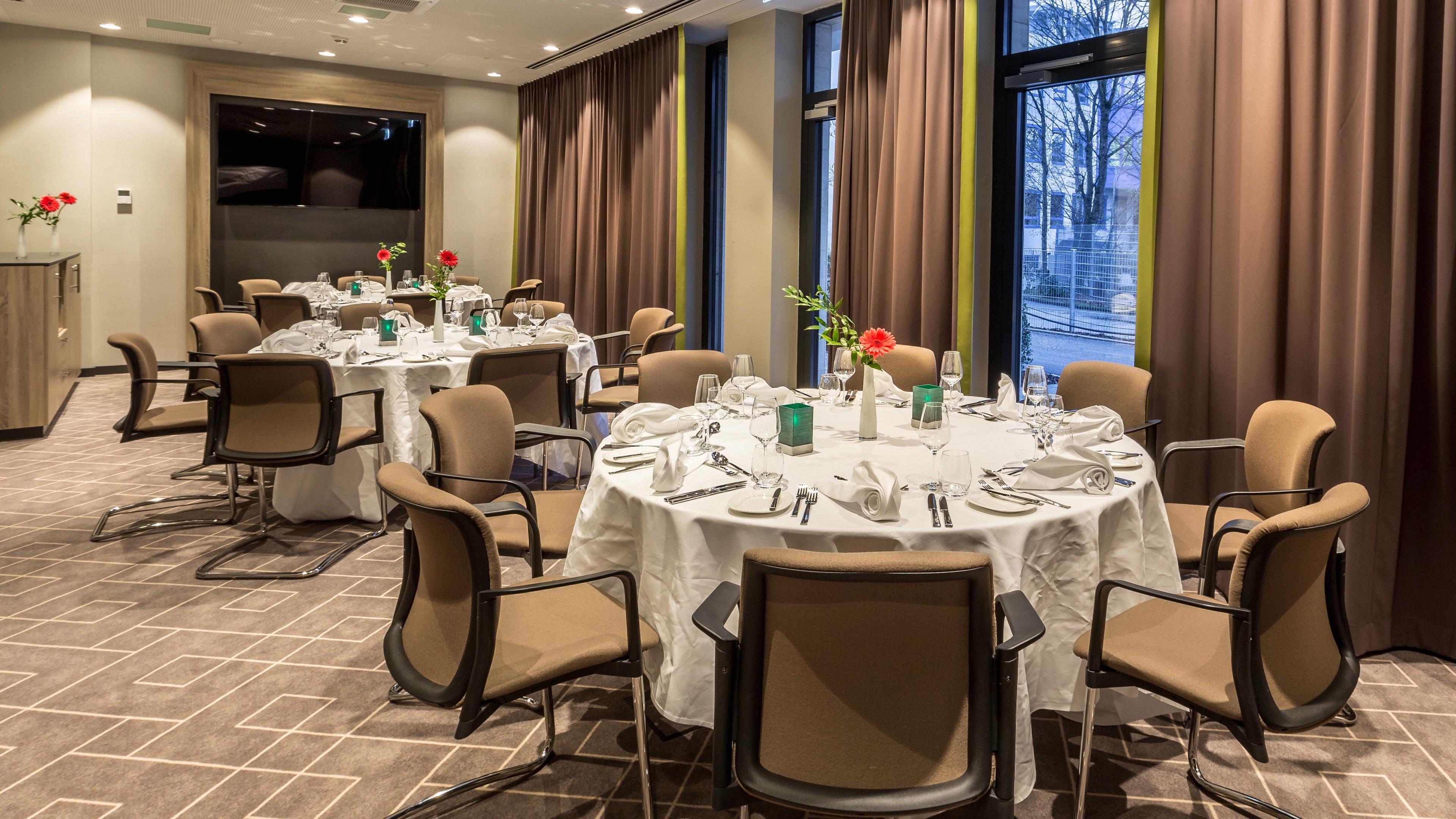 - East, An Ihg Hotel 4*