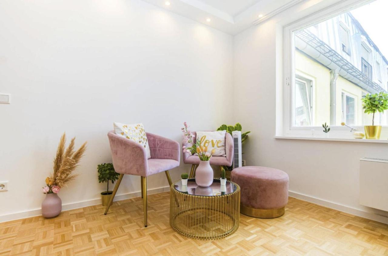 Apartment 70m² Frisch Kernsanierte In Lage *