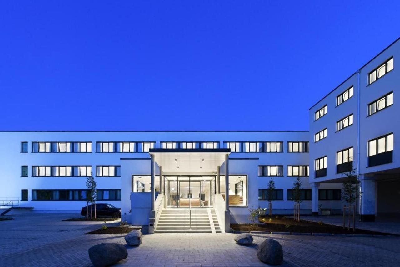 Wyndham Garden Messe Hotel 4*