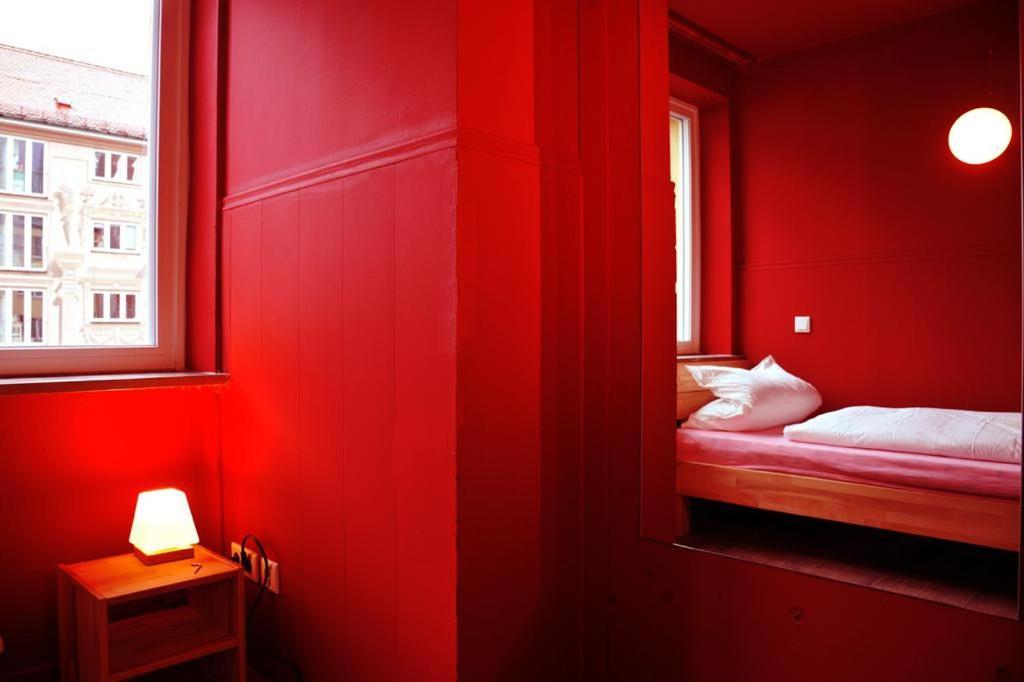 Hotel Happy End