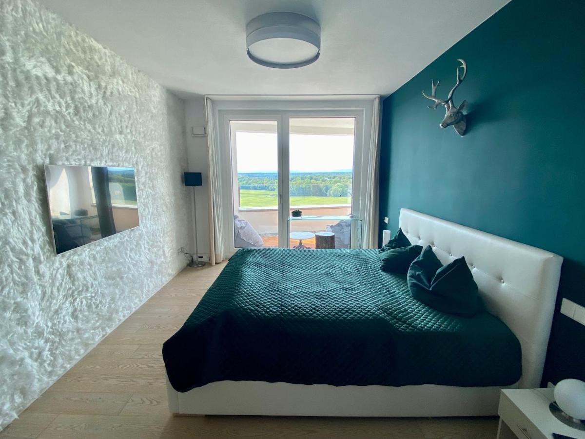 Alpen-panorama Suite: Luxurious Mountain View Retreat In Homestay Munich