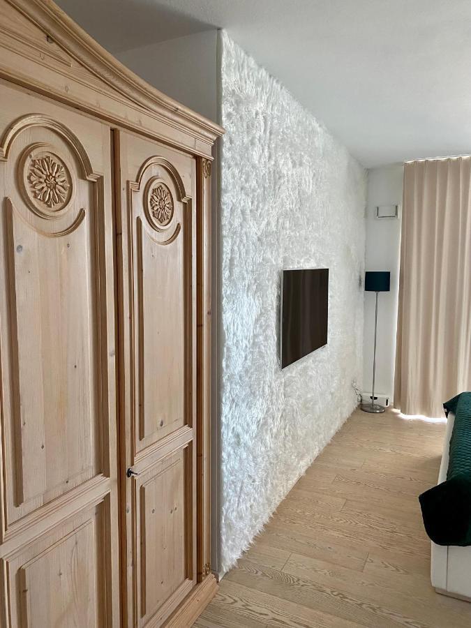 Alpen-panorama Suite: Luxurious Mountain View Retreat In Homestay