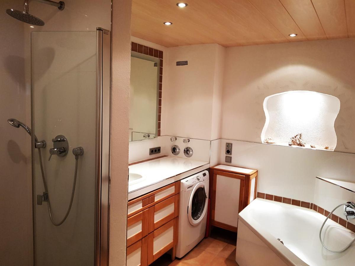 Ruhiges Doppelzimmer In Privatwohnung An Der U-bahn, Geteiltes Bad, Eigenes Wc