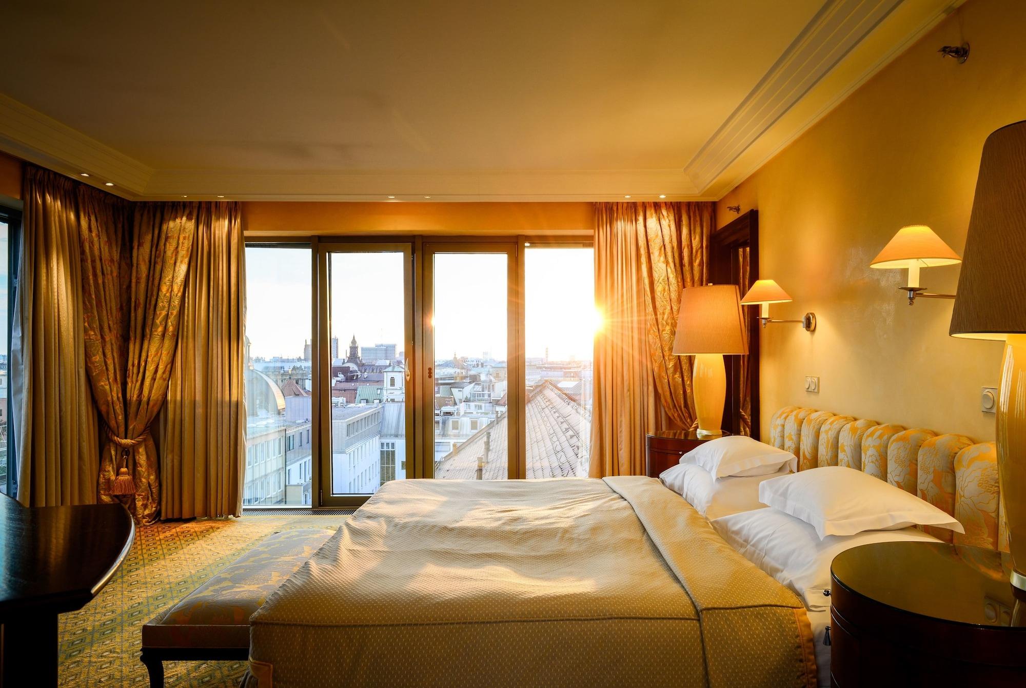 Bayerischer Hof Hotel 5*
