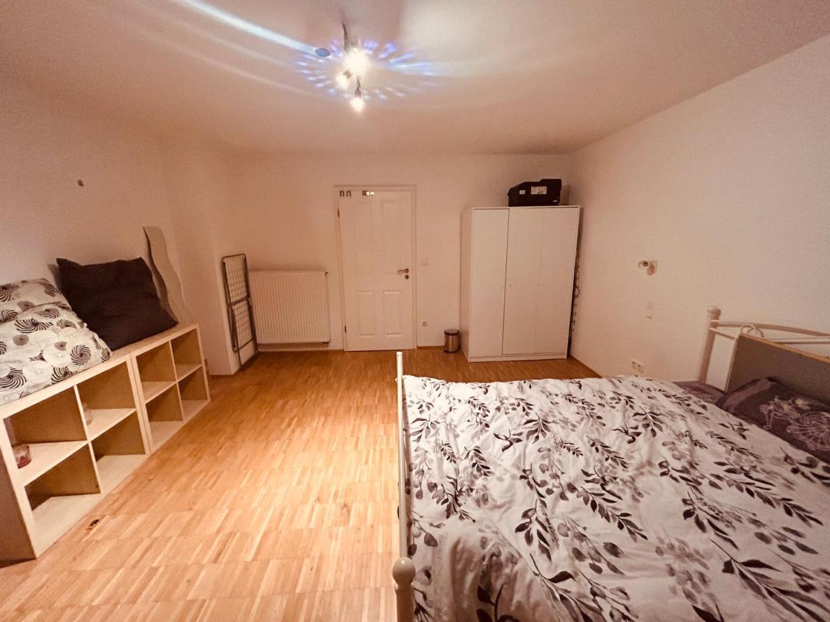 Homestay Theresienstrasse 83 *