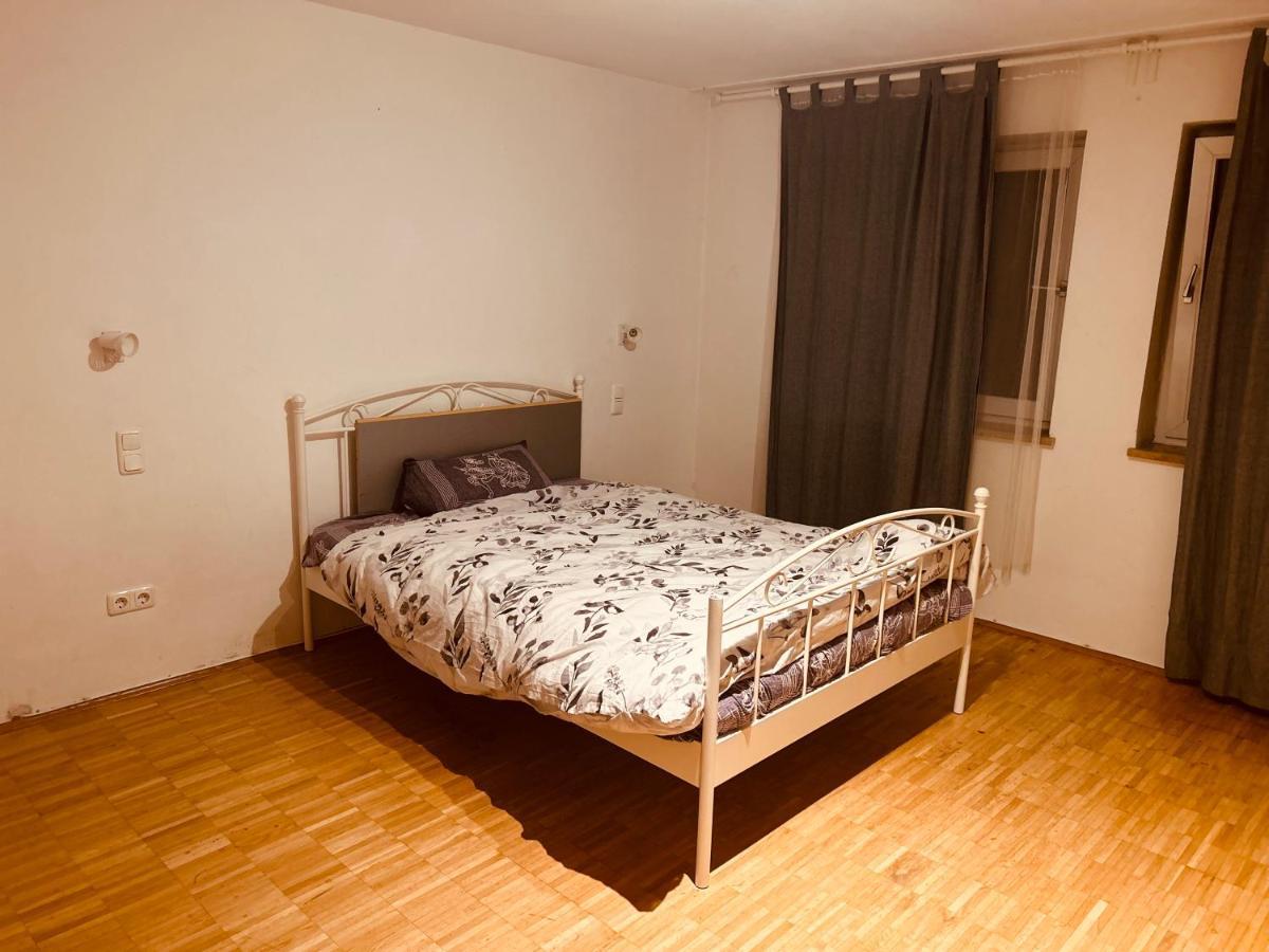 Theresienstrasse 83 Homestay