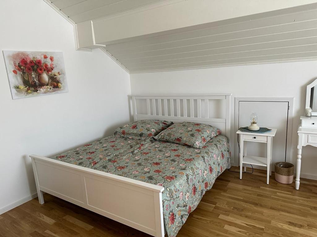 Lichtdurchflutete 90 M2 Drei Duplexwohnung In Altperlach * Munich
