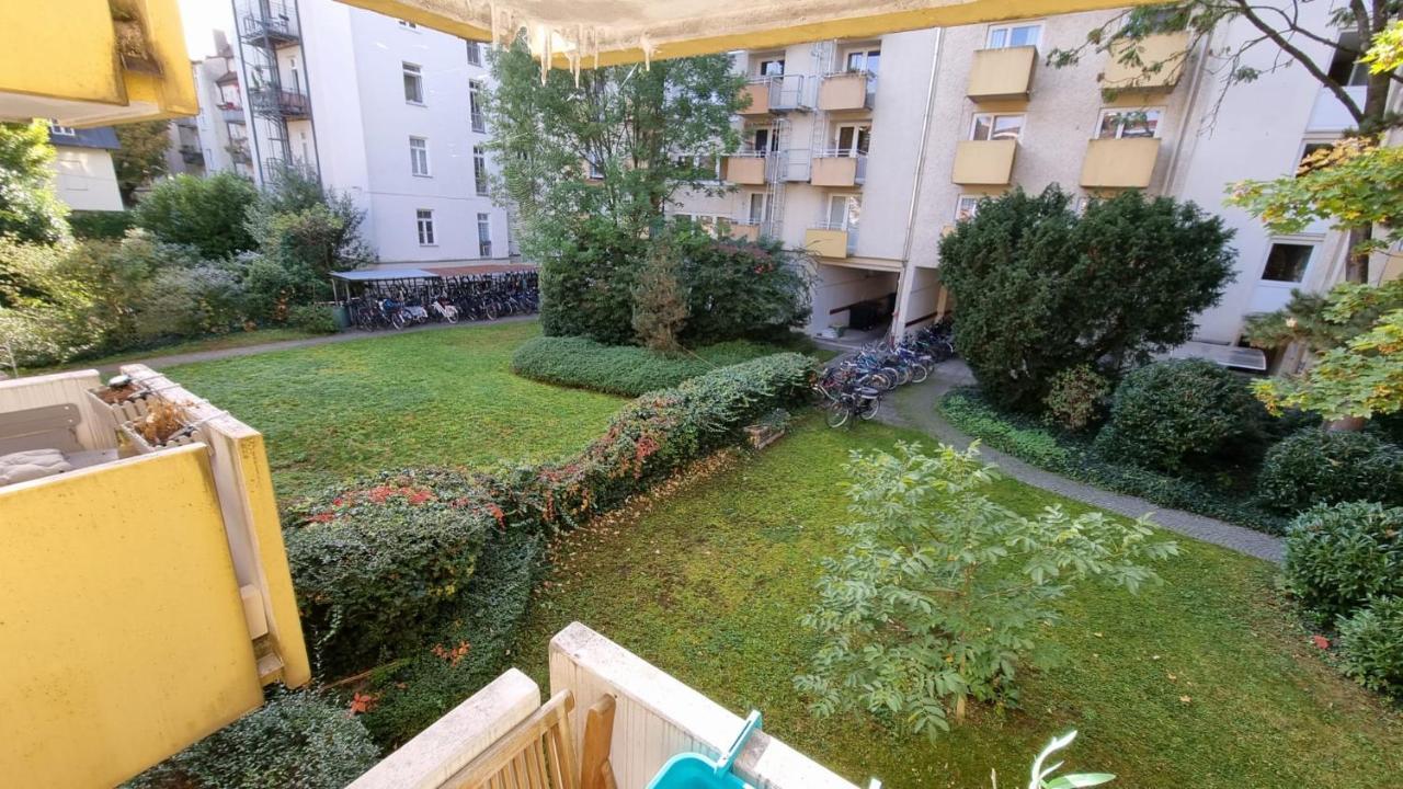 Apartment Schwabing With Garden Views
