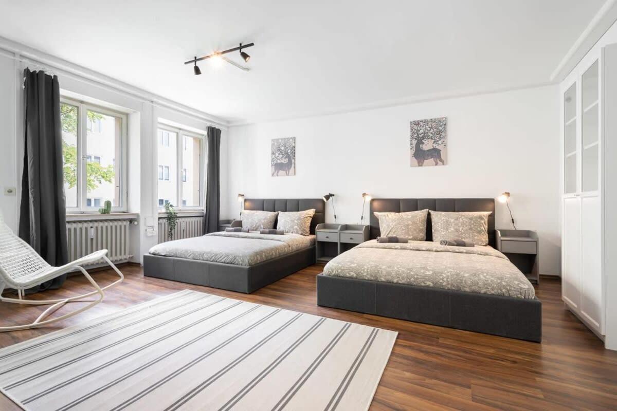 Apartment Living In Center *