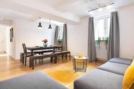 Marienplatz 2 Bedrooms Living Kitchen Apartment Munich