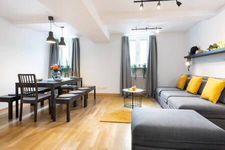Marienplatz 2 Bedrooms Living Kitchen Munich