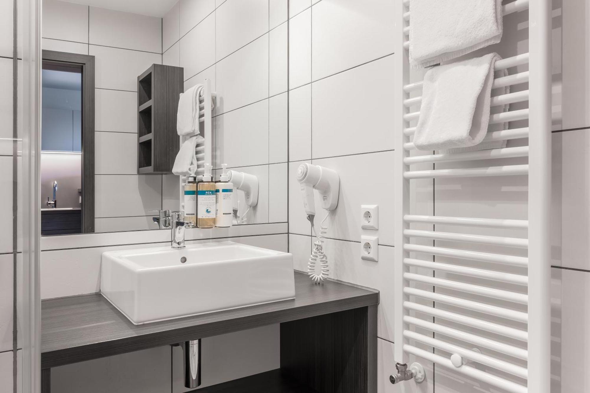 Numa Viktoria Aparthotel 4*