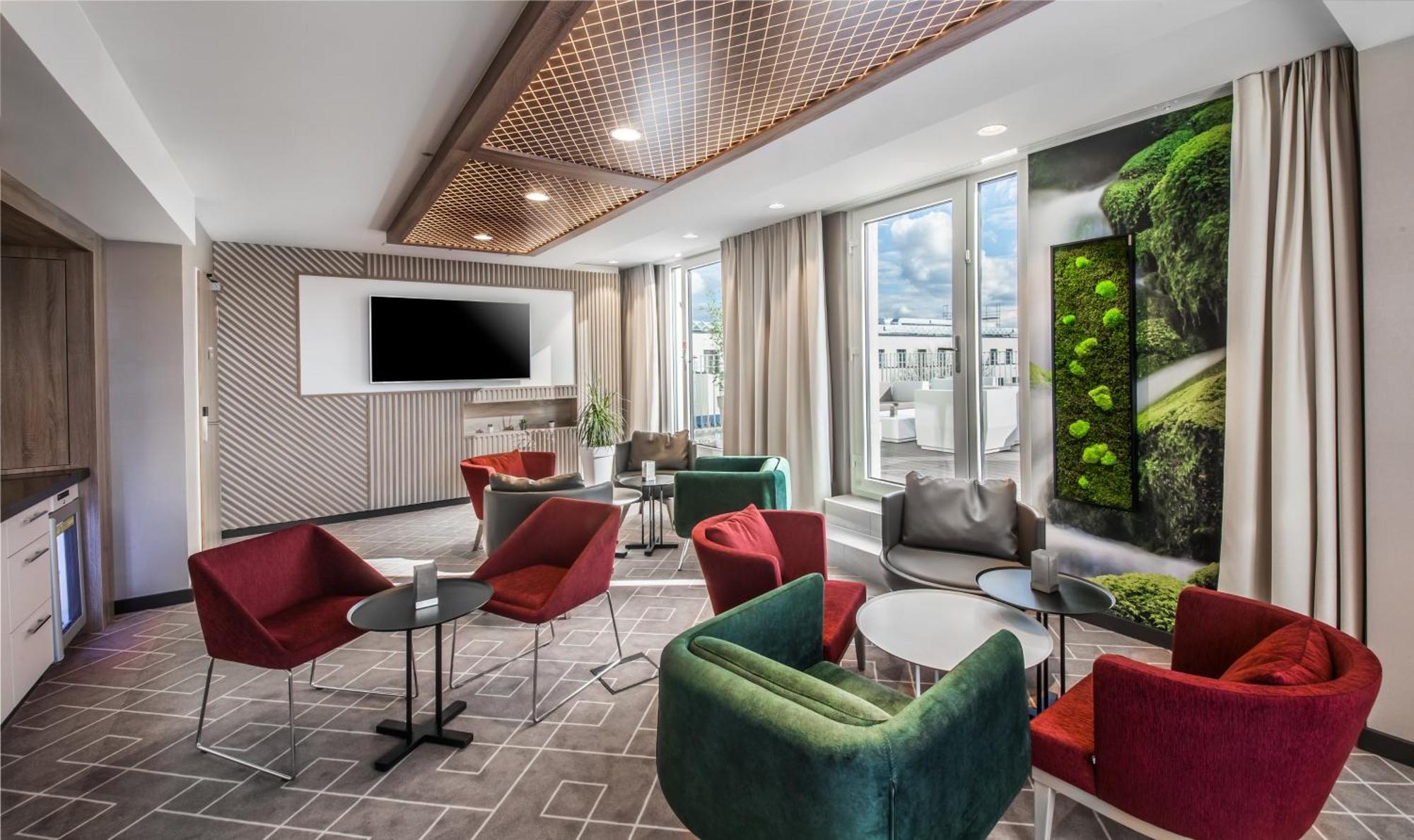 - East, An Ihg Hotel 4*