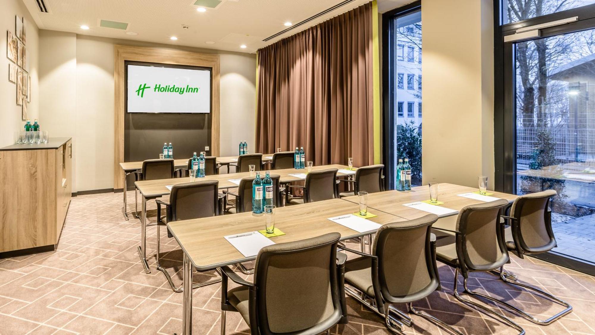 - East, An Ihg Hotel 4*