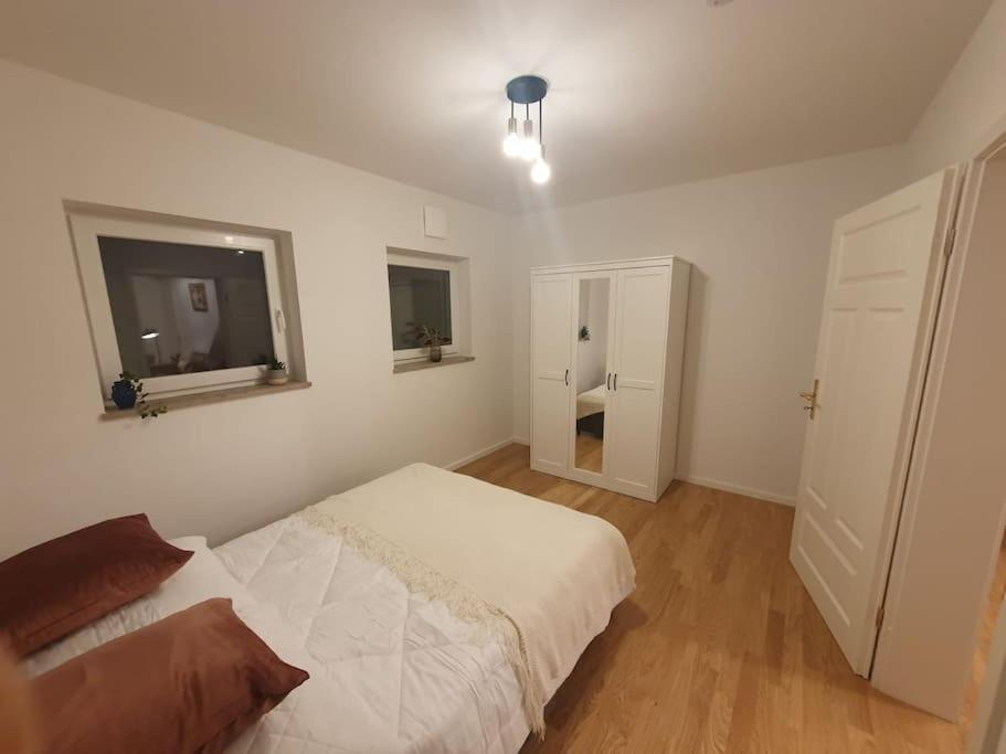 Apartment Helle 3 Souterrainwohnung In Einem Neubau-villa Munich