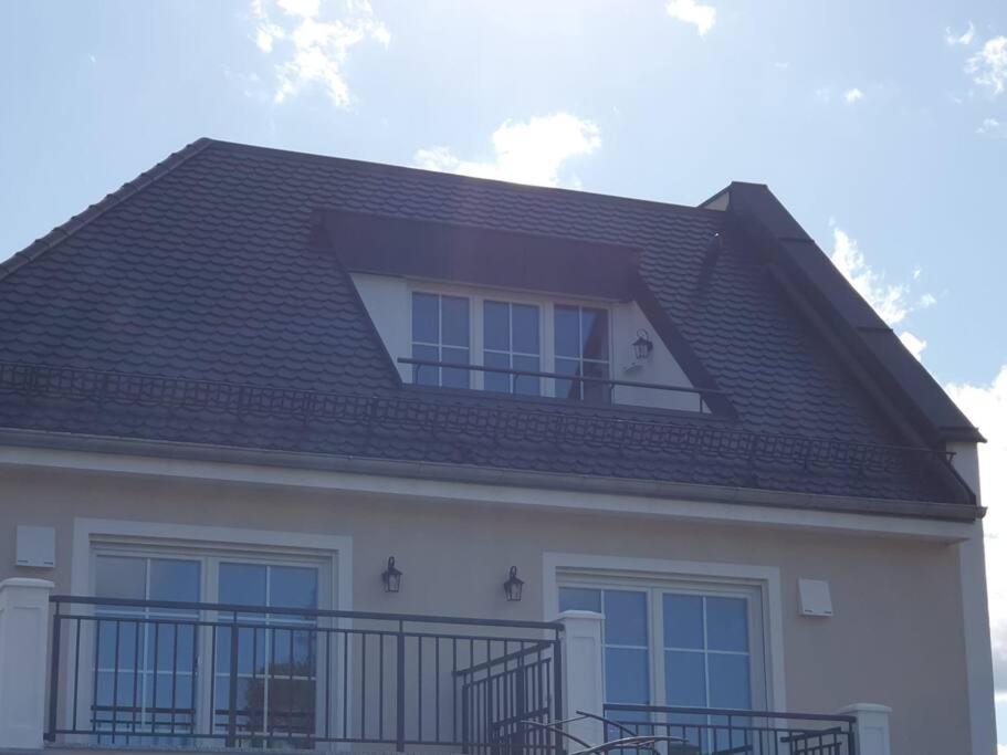 Helle 3 Souterrainwohnung In Einem Neubau-villa Apartment Munich