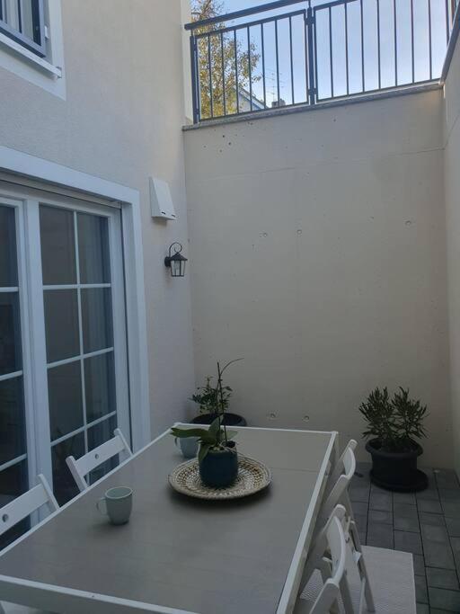 Apartment Helle 3 Souterrainwohnung In Einem Neubau-villa Munich