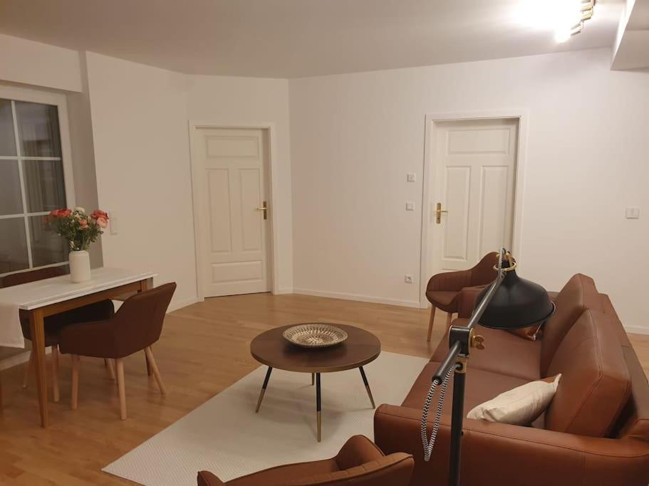 Apartment Helle 3 Souterrainwohnung In Einem Neubau-villa