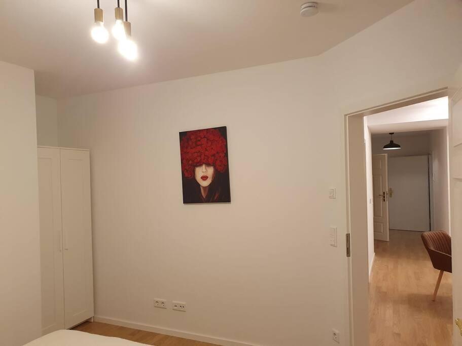 Helle 3 Souterrainwohnung In Einem Neubau-villa *