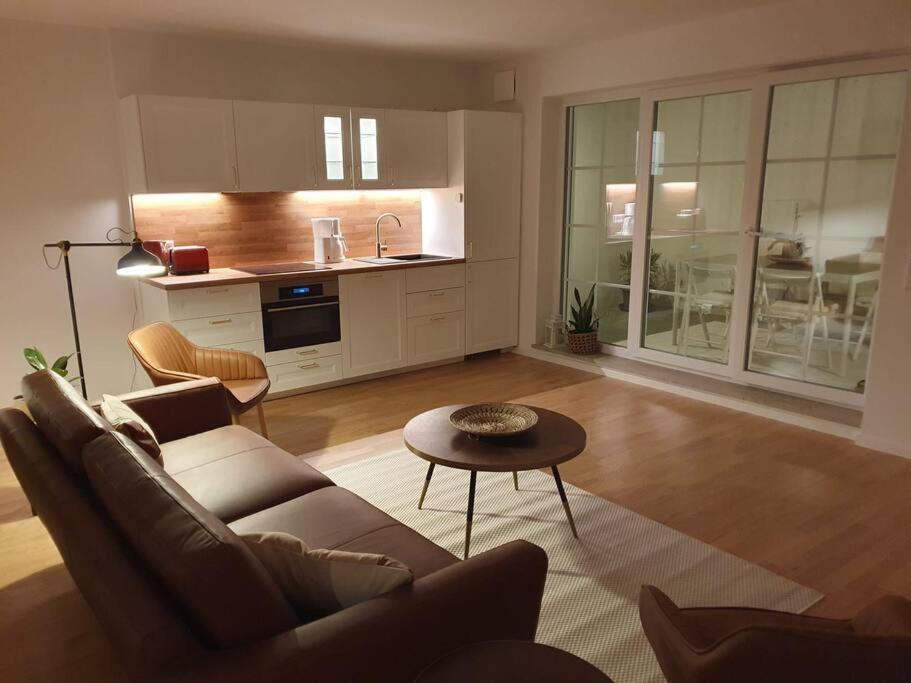 Helle 3 Souterrainwohnung In Einem Neubau-villa Apartment *