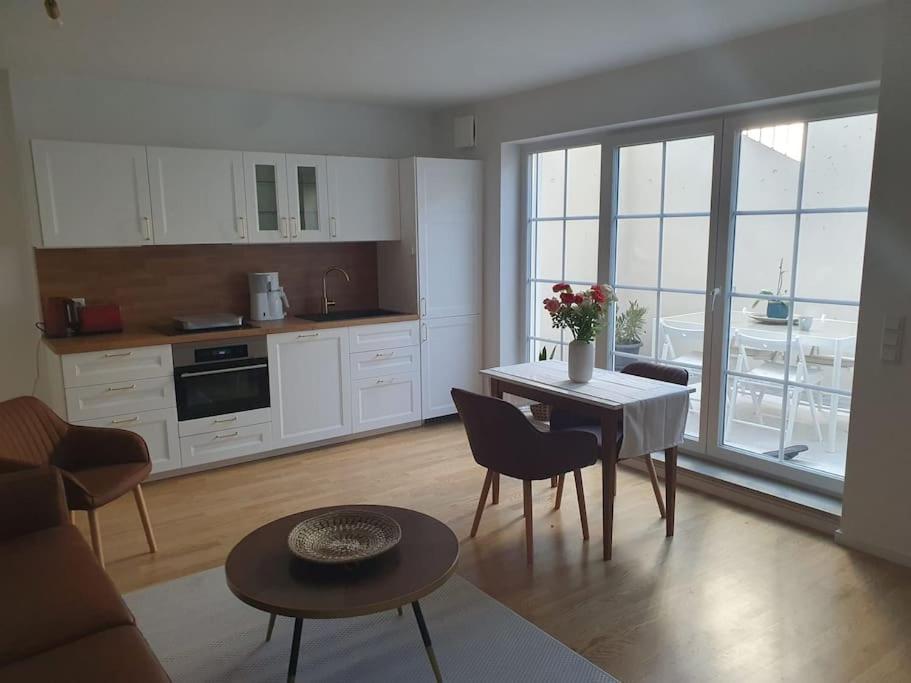 Helle 3 Souterrainwohnung In Einem Neubau-villa * Munich