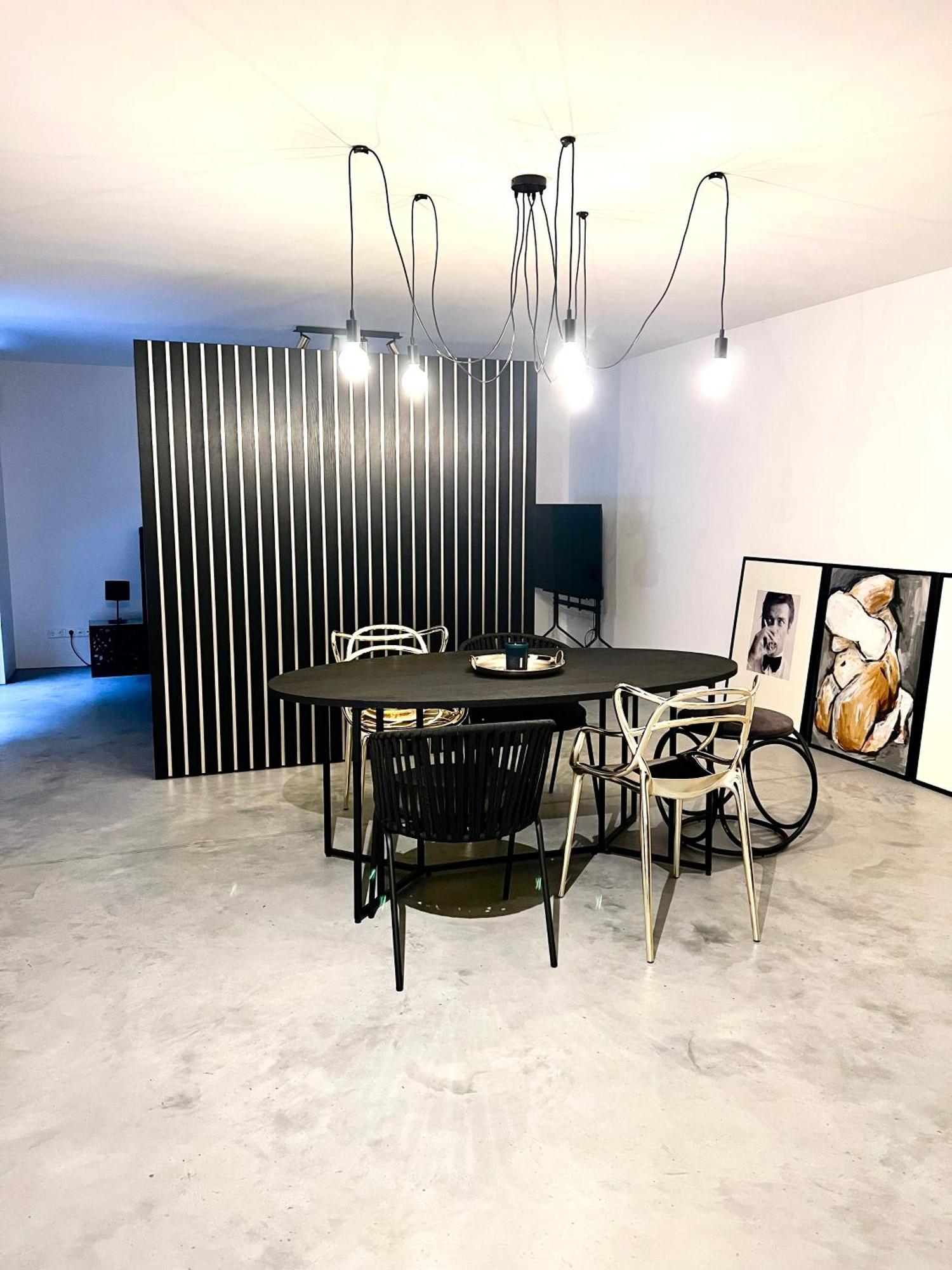 Apartment One Business 1