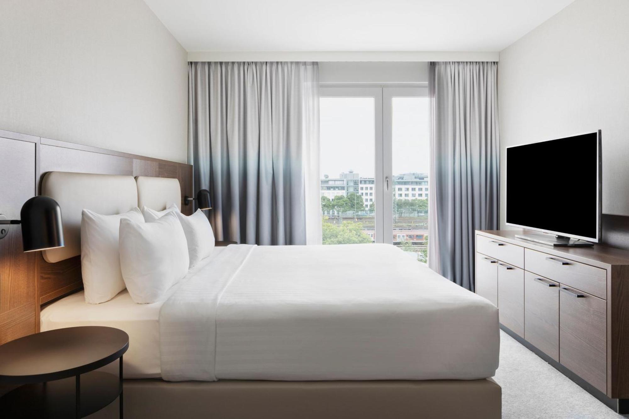 Courtyard By Marriott East Hotel 4*