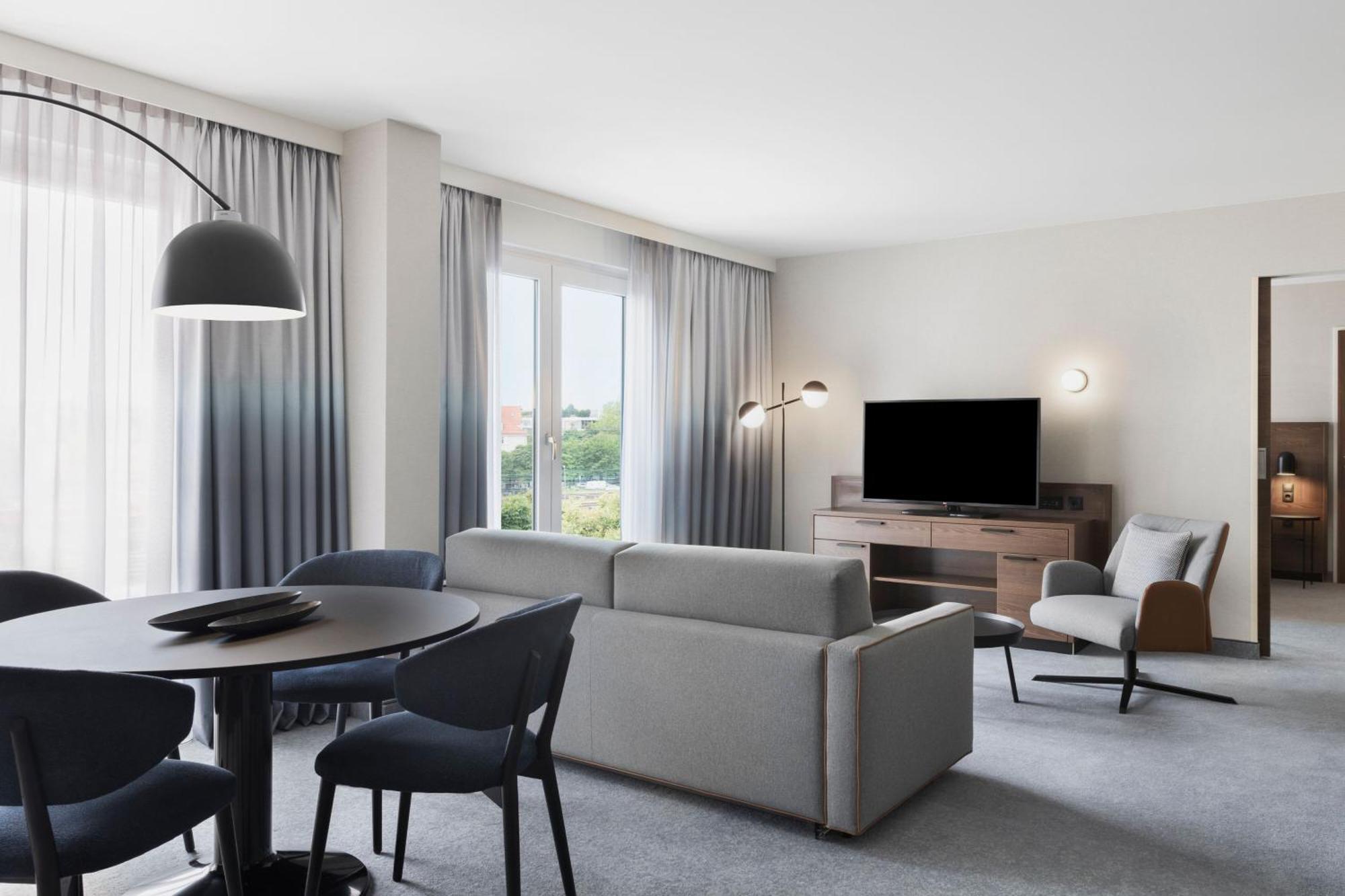 Courtyard By Marriott East